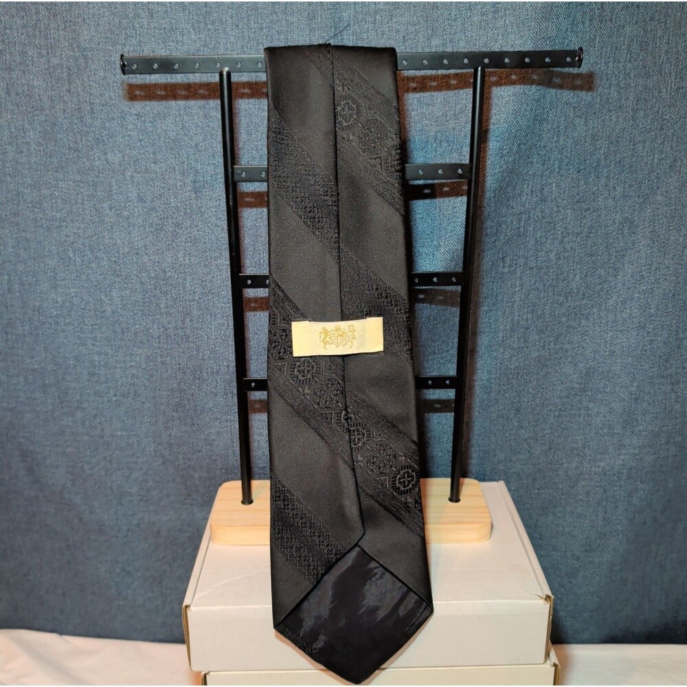 Vintage Black Jacquard Silk Necktie Wavy Geometric Stripe Heraldic Crest Tie - Picture 16 of 16